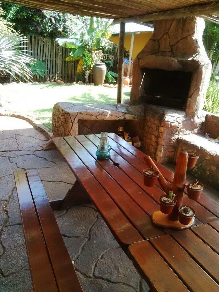 Flintstones Guest House Durban Exterior foto